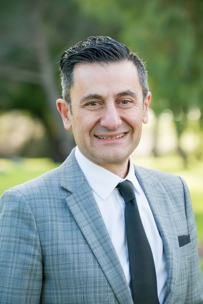 Dr Con Laparidis